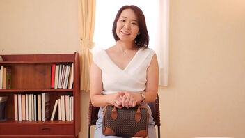 Married beauty Miori Akimoto in her first adult film appearance